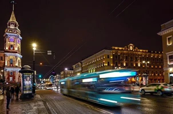 Работу общественного транспорта в новогоднюю ночь продлят в Санкт-Петербурге