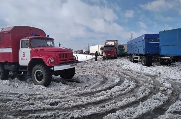 Восстановить движение на участке трассы М-4 "Дон" в Ростовской области планируется к концу дня - МЧС