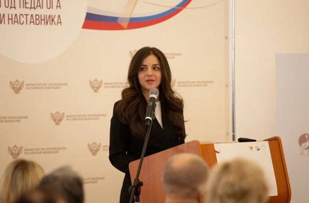 Педагоги не только передают знания, но и формируют мировоззрение будущих поколений россиян