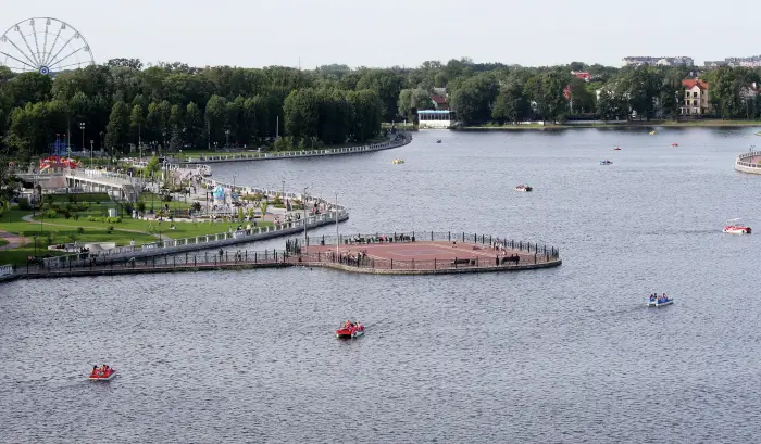 Причину гибели уток и рыбы в водоемах выясняют в Калининграде. Фото. © РИА Новости. Игорь Зарембо