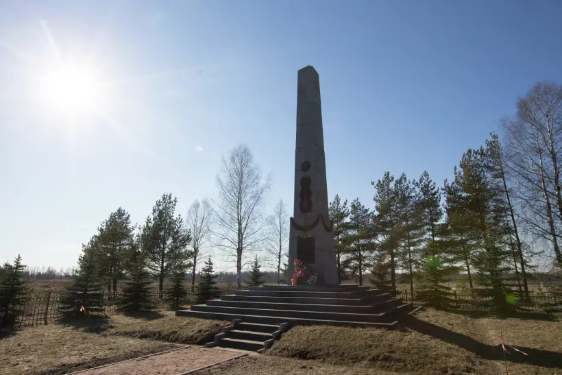 Памятник защитникам Ленинграда из Марий Эл открыли на Невском пятачке. Фото. © РИА Новости. Игорь Руссак