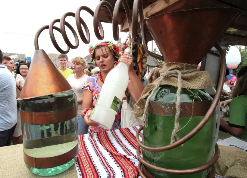 Процесс производства самогона можно разделить на пять этапов. Фото