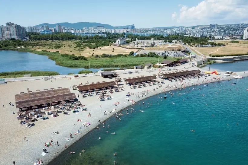 Туристический налог вводится в Новороссийске со следующего года. Фото. Пляж в районе Суджукской косы в Новороссийске. © РИА Новости. Виталий Тимкив