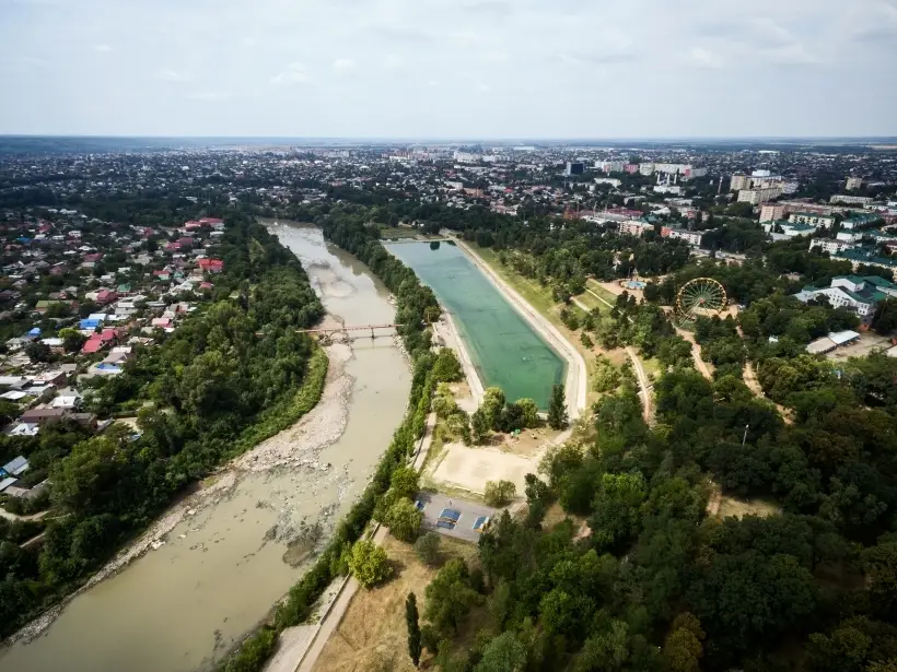 Самый большой открытый бассейн Европы реконструируют в Майкопе. Фото. © РИА Новости. Виталий Тимкив