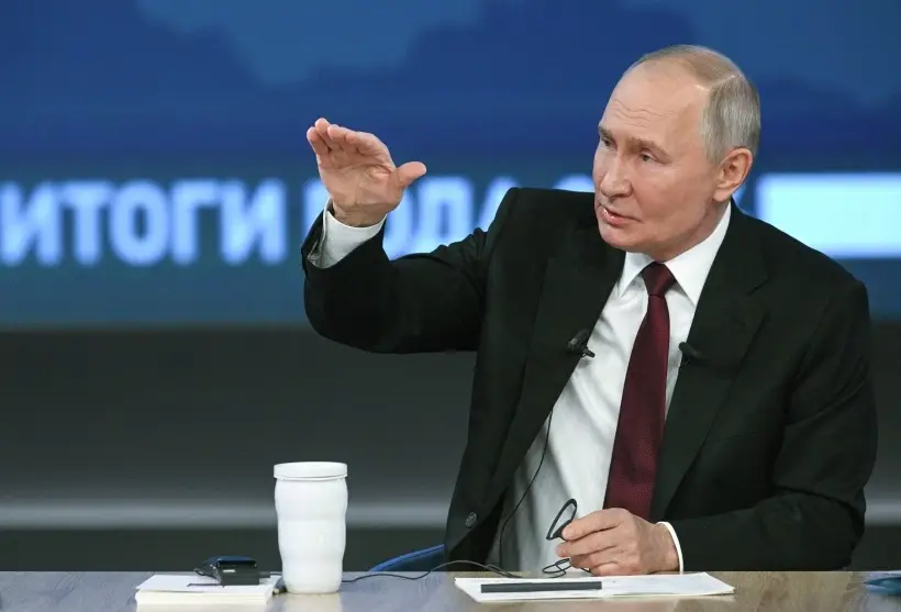 Президент РФ Владимир Путин назвал экономику основой основ. Фото. © РИА Новости. Рамиль Ситдиков