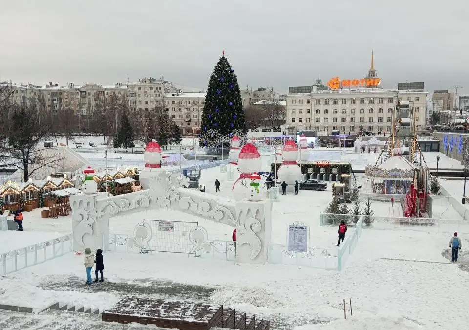 Ледовые городки открылись в УрФО. Фото. © 