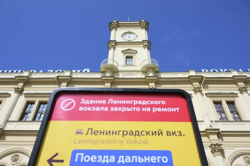 Собянин ознакомился с ходом реконструкции Ленинградского вокзала. Фото. © РИА Новости. Илья Питалев