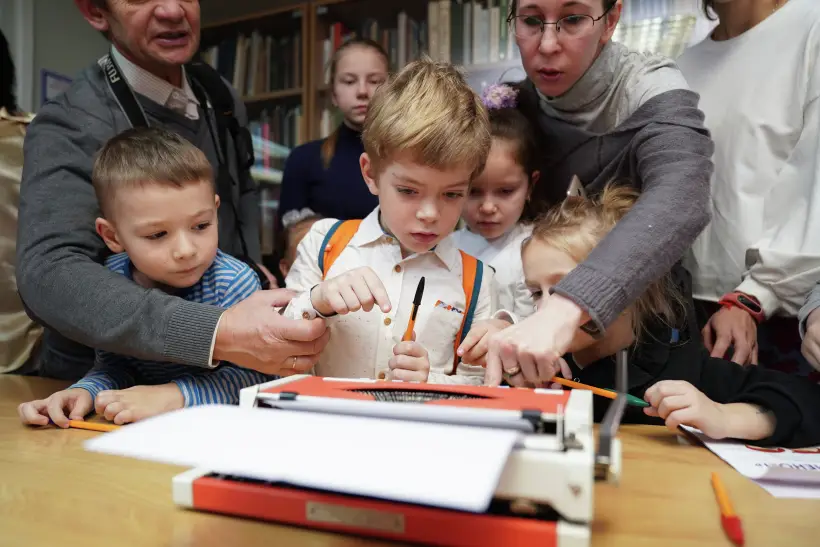 Командные квесты - увлекательное приключение, которое помогает развивать логику и воображение. Фото