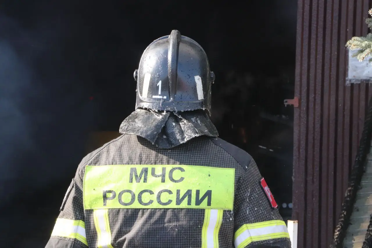Пожар на складе с лакокрасочными изделиями в Краснодаре полностью потушен