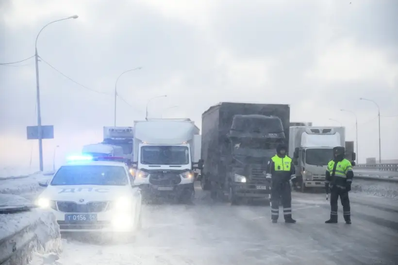 Продолжающаяся метель не позволяет открыть участки ряда горных трасс в Дагестане. Фото. © РИА Новости. Александр Кряжев