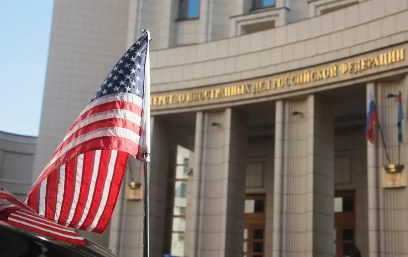 Американская и российская стороны продолжают обсуждать вопросы, связанные с работой дипмиссий в обеих странах. Фото