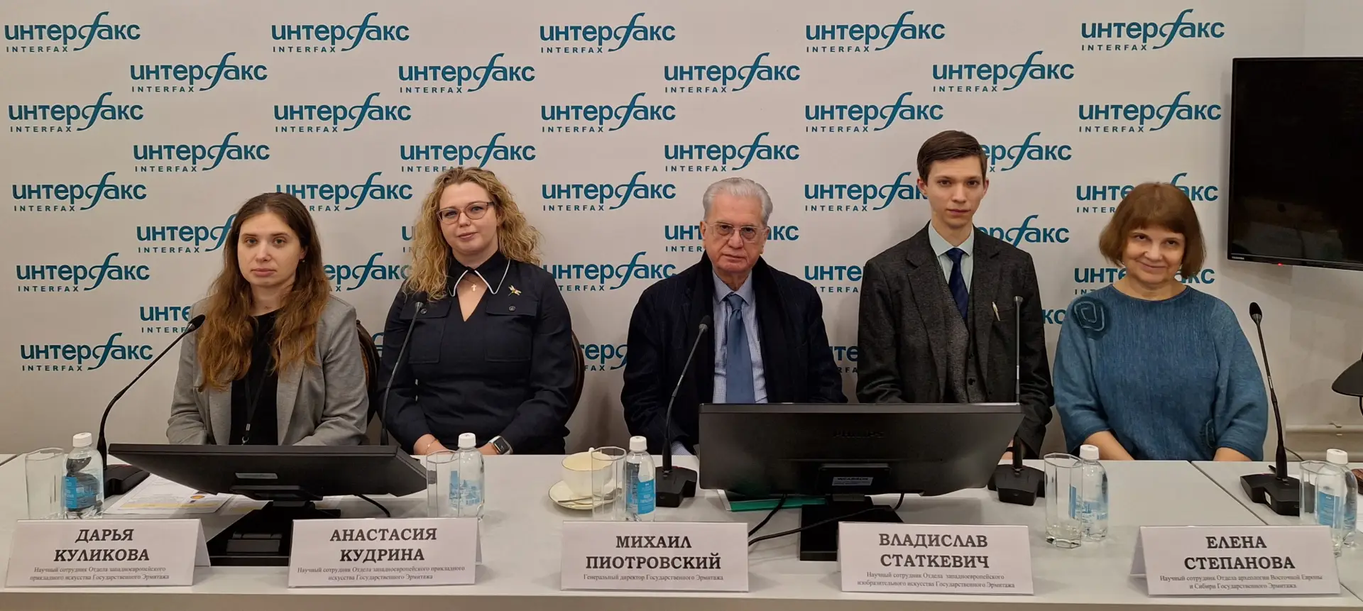 Около миллиона человек посещают выставки Эрмитажа за пределами Петербурга - Пиотровский