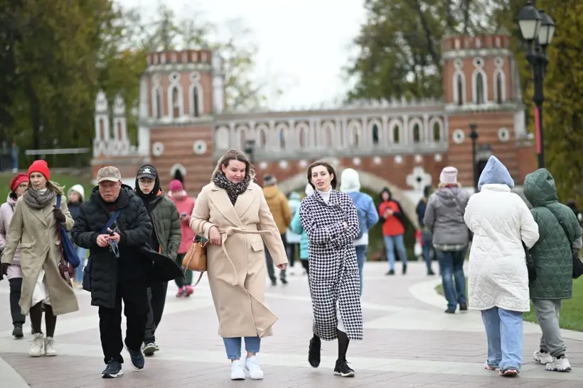 В Мостуризме рассказали, откуда в Москву приезжает больше всего туристок