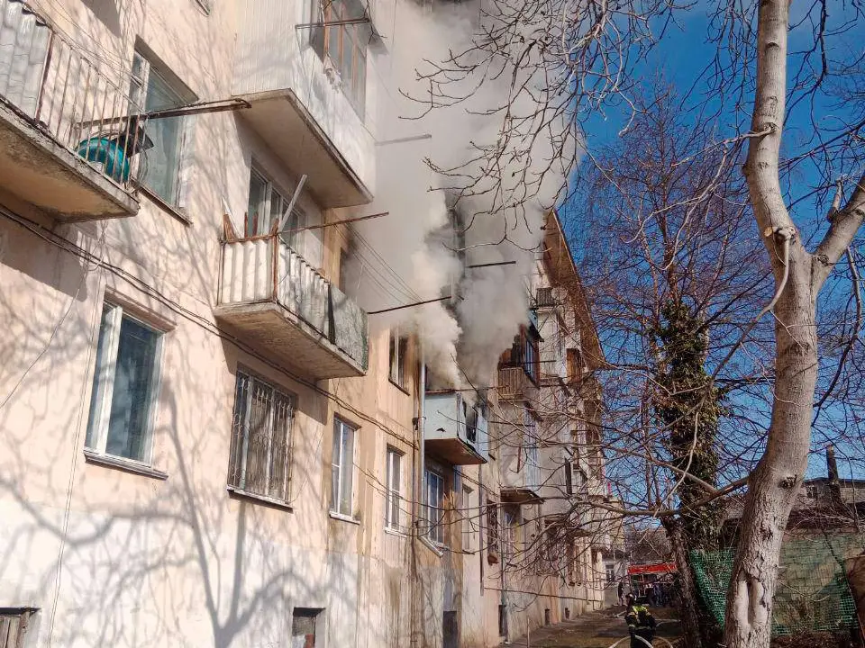 Многоквартирный дом горит в Кисловодске, один человек погиб - МЧС. Фото. © Пресс-служба администрации Кисловодска. Элеонора Даниэльян.