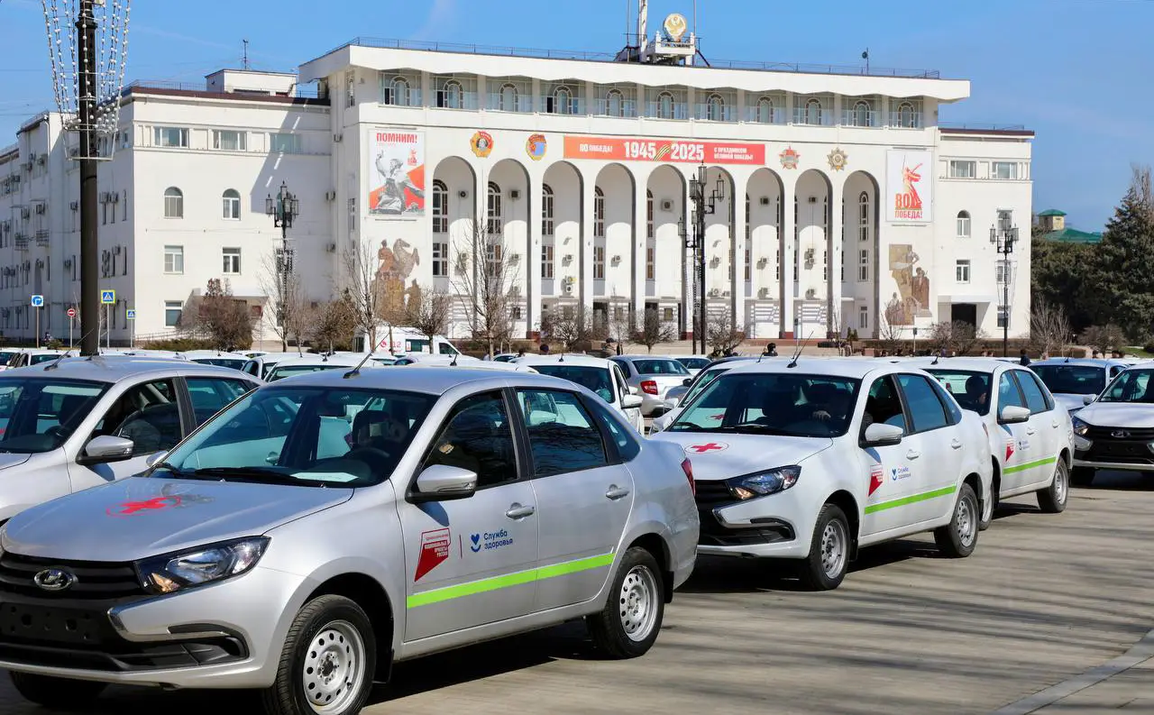 Медучреждения Дагестана получили более 170 санитарных автомобилей. Фото. © Пресс-служба правительства Дагестана. Жахбат Ханарсланова