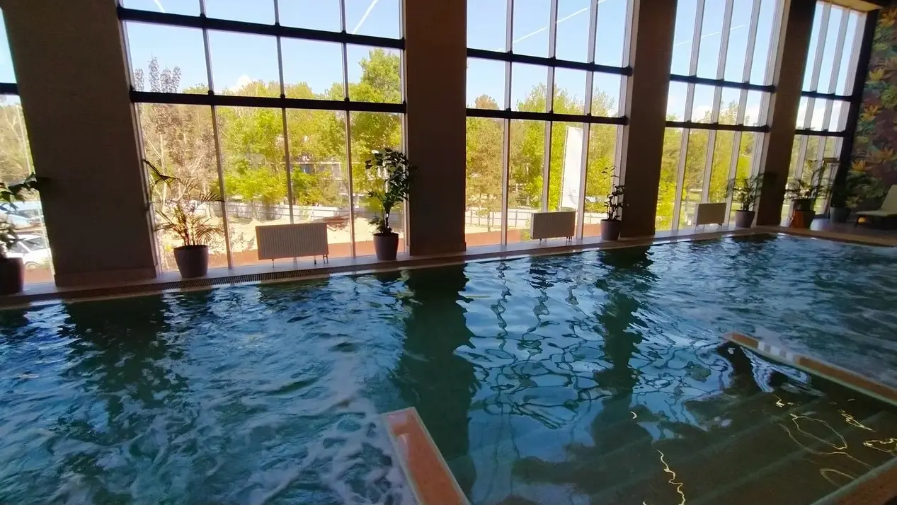 Бассейны отелей FЮNF Luxury Resort & Spa Anapa Miracleon и Mövenpick Resort & Spa Anapa Miracleon в Анапе. ©Интерфакс. Григорий Колпаков