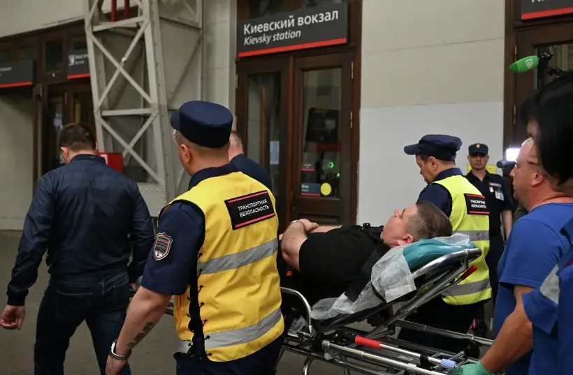 Одиннадцать пострадавших при обрушении моста в Брянской области госпитализированы в московские больницы. Фото. © РИА Новости. Пелагия Тихонова
