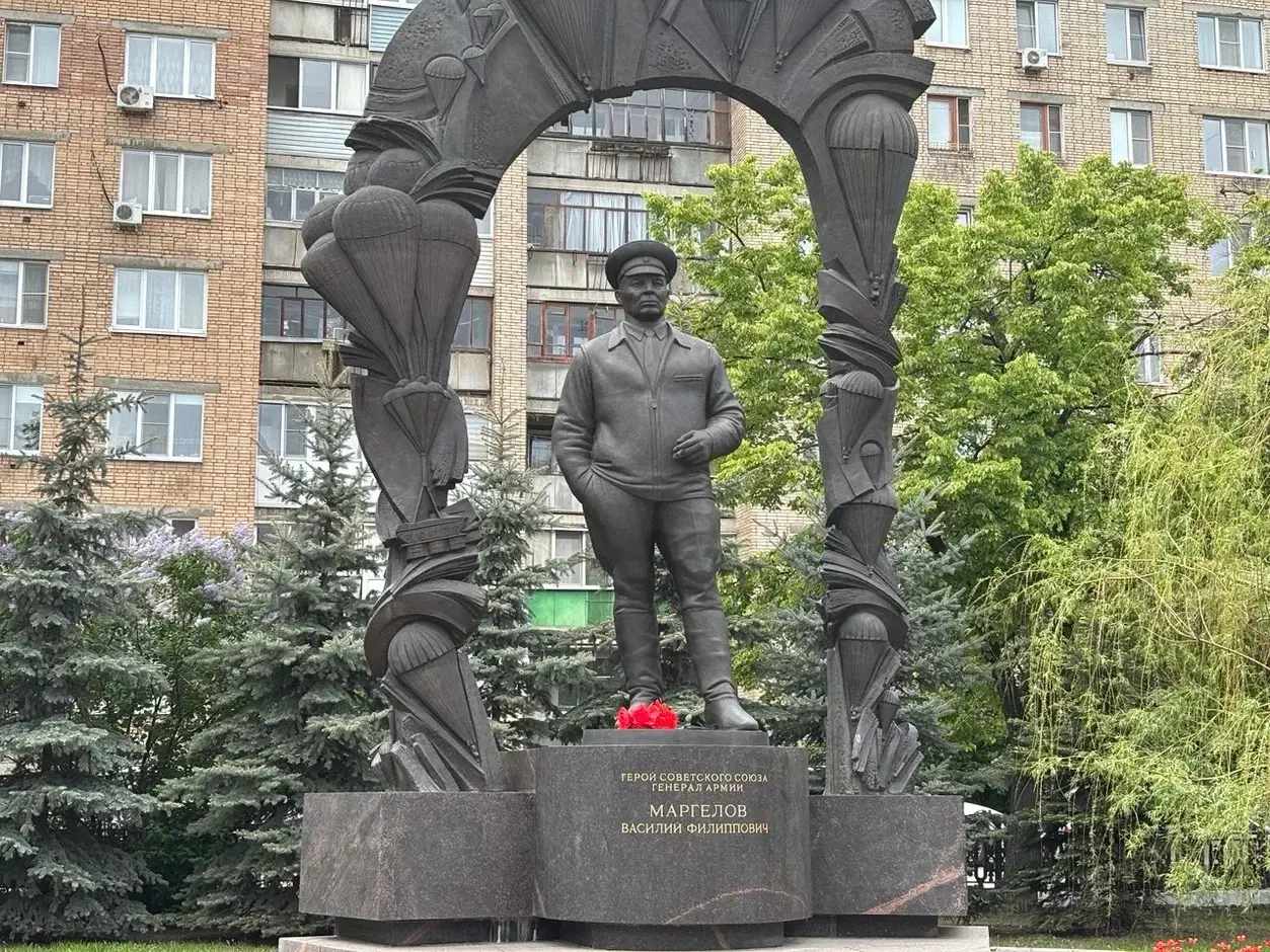 Памятник основателю ВДВ генералу Василию Маргелову. © Интерфакс. Анна Костина