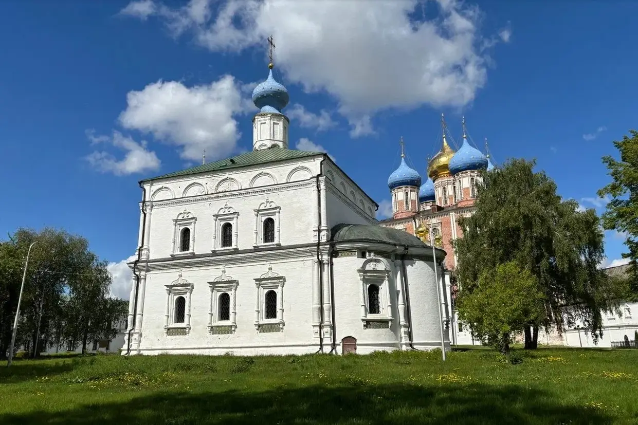Рязань: что посмотреть в городе и области за выходные. Гид. Часть 1. Фото. Территория Рязанского кремля. ©