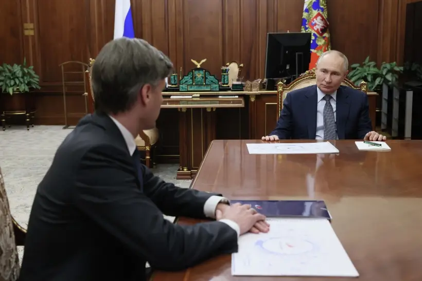 Гендиректор "Роскосмоса" Дмитрий Баканов поделился с президентом РФ Владимиром Путиным своим видением программы развития космической отрасли. Фото