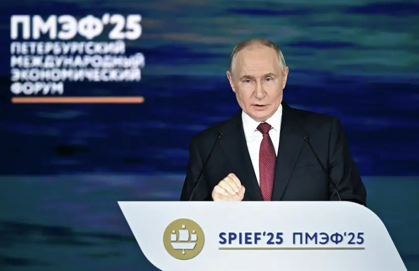 Путин: нельзя допустить срабатывания рисков стагнации или рецессии в экономике РФ. Фото. © РИА Новости. Сергей Бобылев
