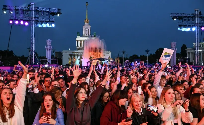 Более 45 тыс. столичных школьников и педагогов посетили выпускной на ВДНХ. Фото. © РИА Новости. Кристина Кормилицына