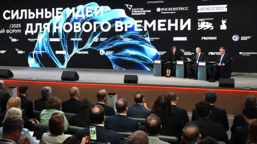 Президент РФ Владимир Путин анонсировал предстоящую беседу с американским коллегой в рамках форума "Сильные идеи для нового времени". Фото