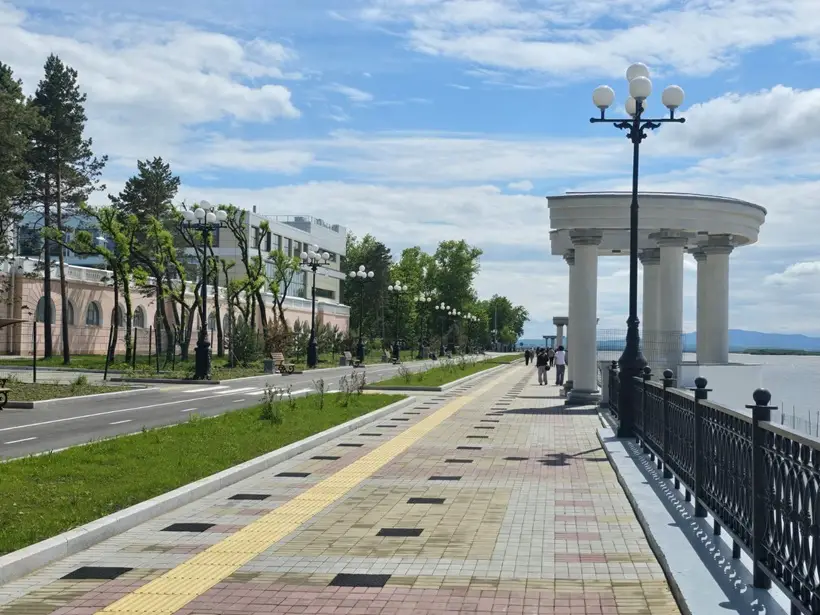 Реконструкцию набережной реки Амур в районе яхт-клуба в Хабаровске завершат к 1 августа - власти. Фото. ©