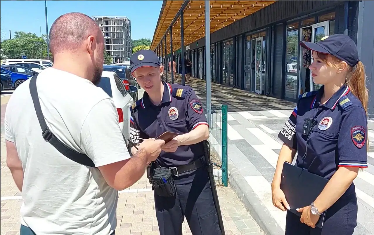 С 1 июля сотрудники туристической полиции несут службу в Ейске и Геленджике. ©Пресс-служба ГУ МВД России по Краснодарскому краю