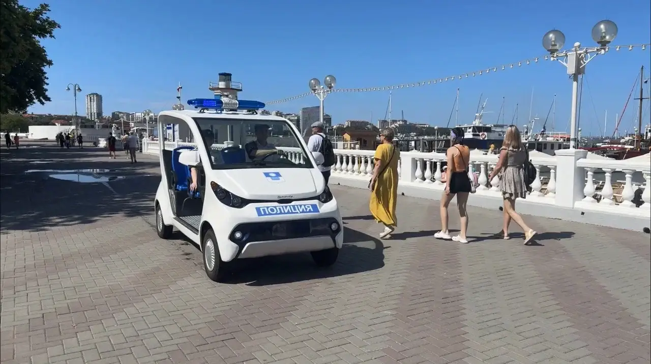 С 1 июля сотрудники туристической полиции несут службу в Ейске и Геленджике. ©Пресс-служба ГУ МВД России по Краснодарскому краю
