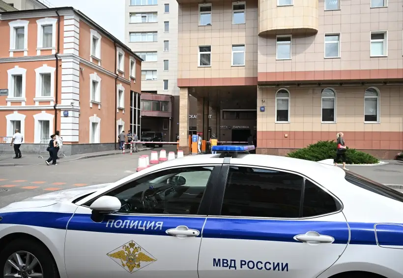Несколько полицейских и трое сотрудников телеграм-канала Baza задержаны. Фото. © РИА Новости. Сергей Бобылев