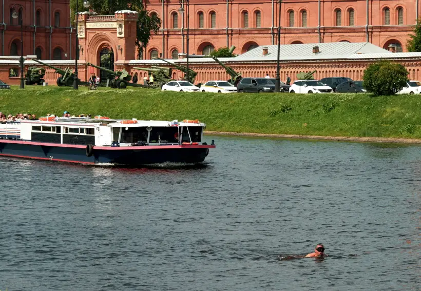 Вода в Неве и Финском заливе прогрелась до плюс 23. Фото. © РИА Новости. Алексей Даничев