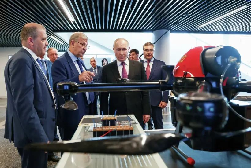 Путин посещает Петербургский государственный морской технический университет. Фото. © РИА Новости. Александр Казаков