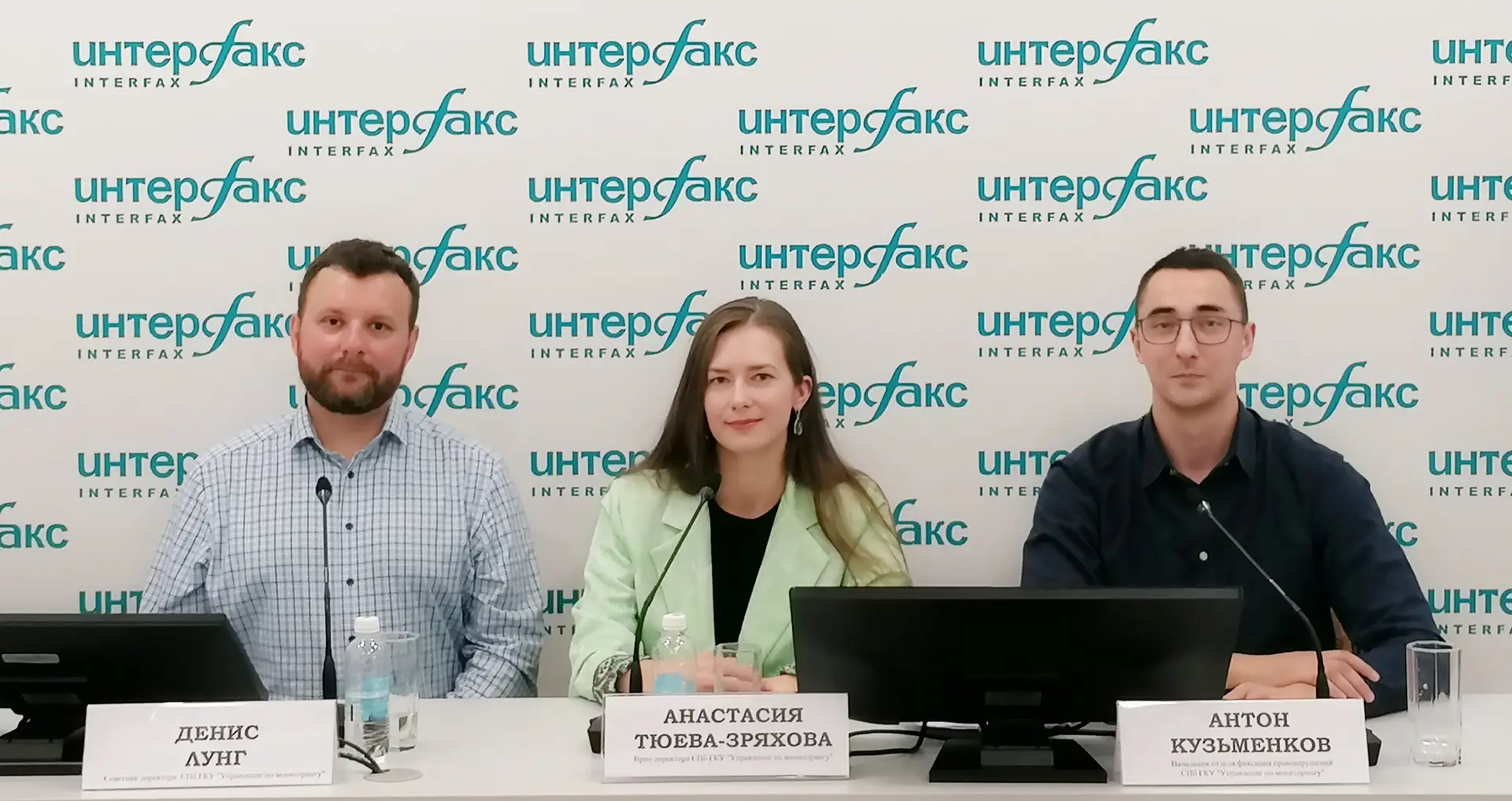 Около 18 тыс. парковок на газоне обнаружили в Петербурге за полгода