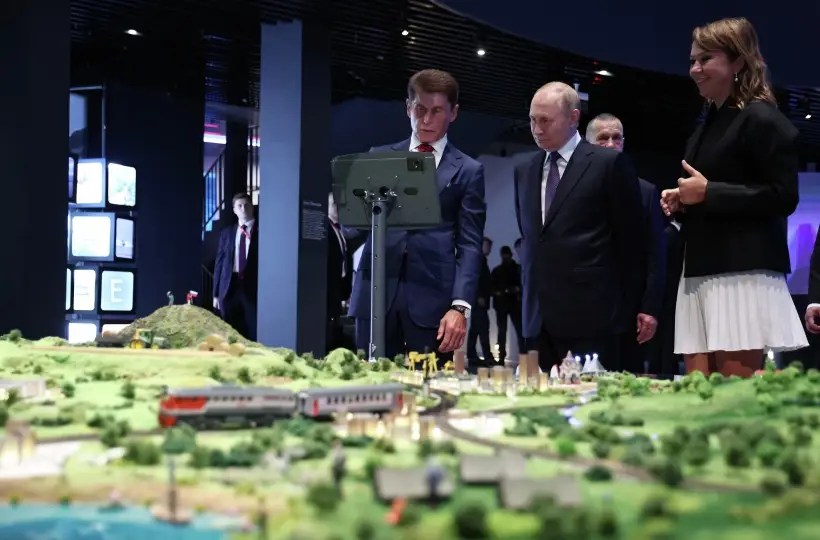 Путин начал рабочую программу во Владивостоке с посещения филиала Национального центра