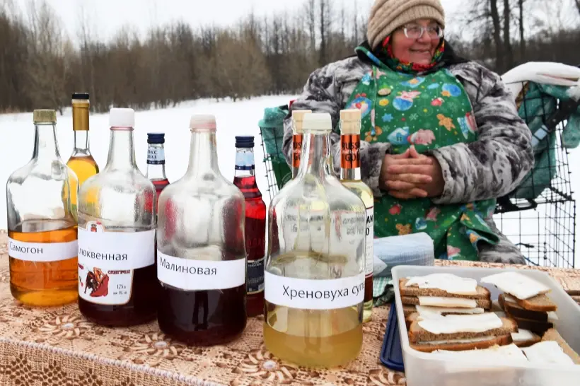 На Руси была популярна хреновуха - алкогольная настойка, основным ингредиентом которой является корень хрена. Фото