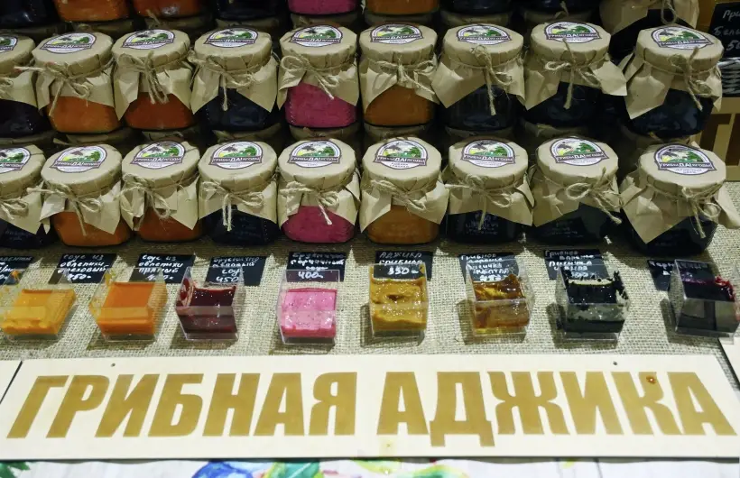 Аджика может быть даже грибной. Фото