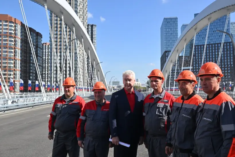 Собянин открыл новый мост Академика Королева через Москву-реку. Фото. © РИА Новости. Илья Питалев
