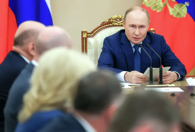 Меры бюджетно-налоговой и денежно-кредитной политики нужно взаимоувязывать - Путин. Фото. © РИА Новости. Вячеслав Прокофьев