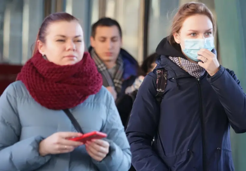 Передается ангина чаще всего воздушно-капельным путем. Фото