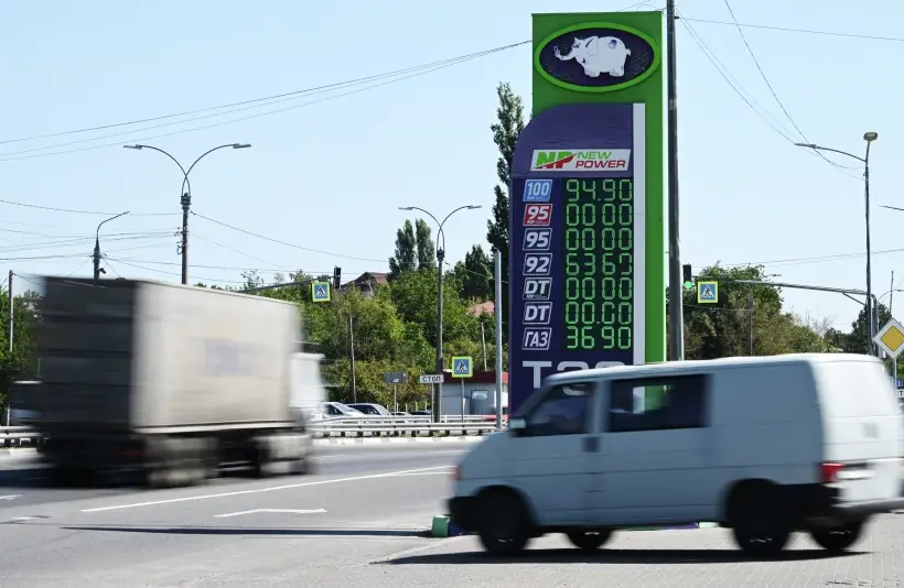 Аксенов пообещал решить проблемы с бензином Аи-95 на АЗС Крыма в течение двух дней. Фото. © РИА Новости. Константин Михальчевский