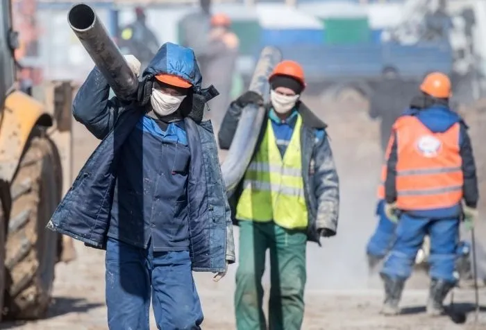 На стройке в Заполярье, где выявлена вспышка COVID-19, работало 4,6 тыс. человек