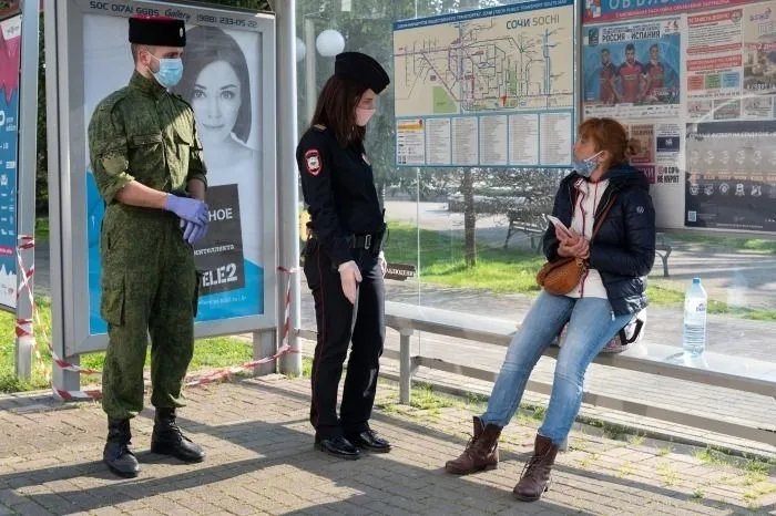 Обязательный двухнедельный карантин ждет все приезжающих в Сочи