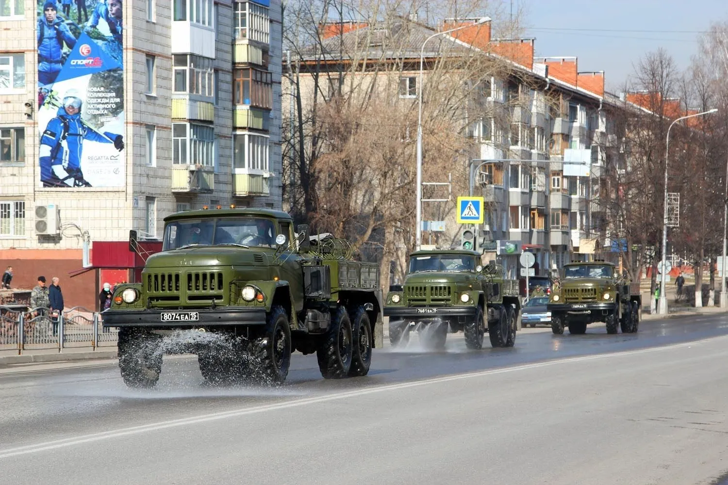 Военные провели дезинфекцию вокруг нескольких школ и детсадов в Подмосковье