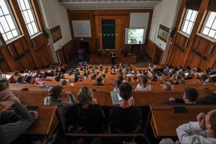 Вузы в Поволжье с сентября переводят пожилых преподавателей на "удаленку", добавляют лекции по профилактике от COVID-19