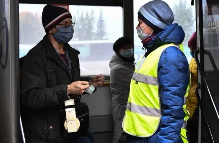 В транспорте Петербурга значительно усилят поиск нарушителей "масочного режима"