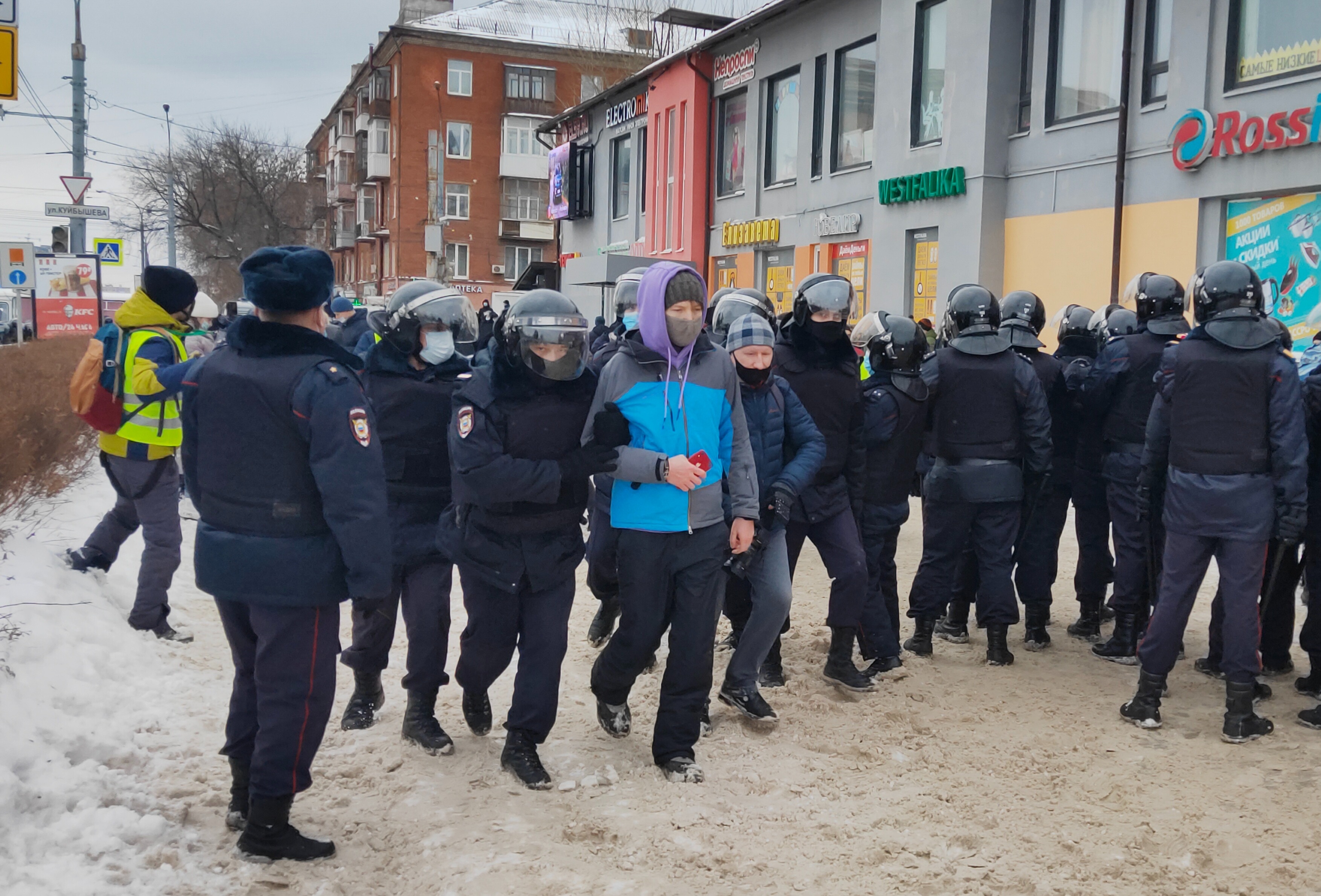 Начались задержания на несанкционированных акциях в Перми, Уфе и Ижевске