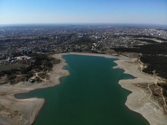 Запасы воды в Симферопольском водохранилище практически истощились