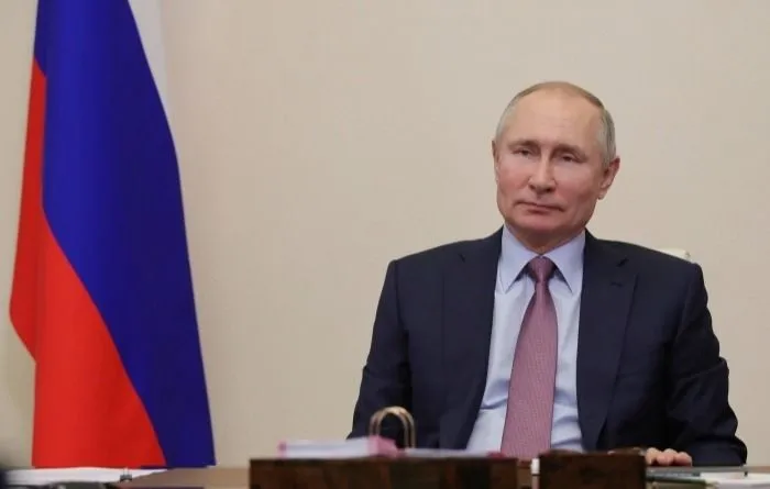Путин: профессия учителя должна быть в центре внимания общества, для этого можно сделать интересную передачу на ТВ 
