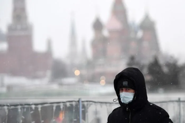 Ограничения по COVID-19 в Москве могут снять в ближайшие месяцы